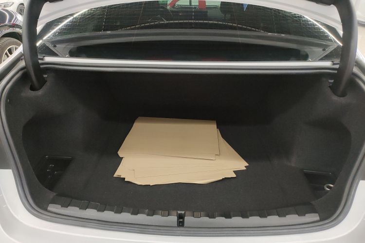 宝马3系 2024款 325Li M运动曜夜套装机舱底盘23