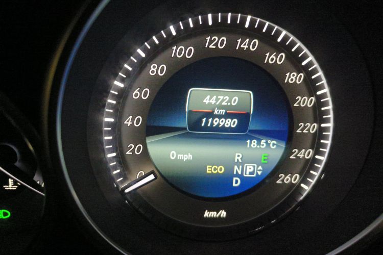 奔驰E级 2015款 E 260 L 运动型中控内饰15