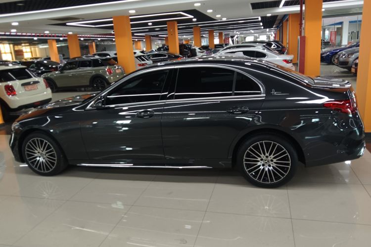 奔驰C级 2023款 改款 C 200 L 运动版车身外观4