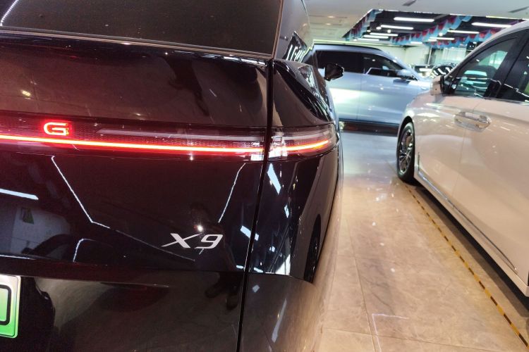 小鹏X9 2025款 650长续航 Max车身外观9