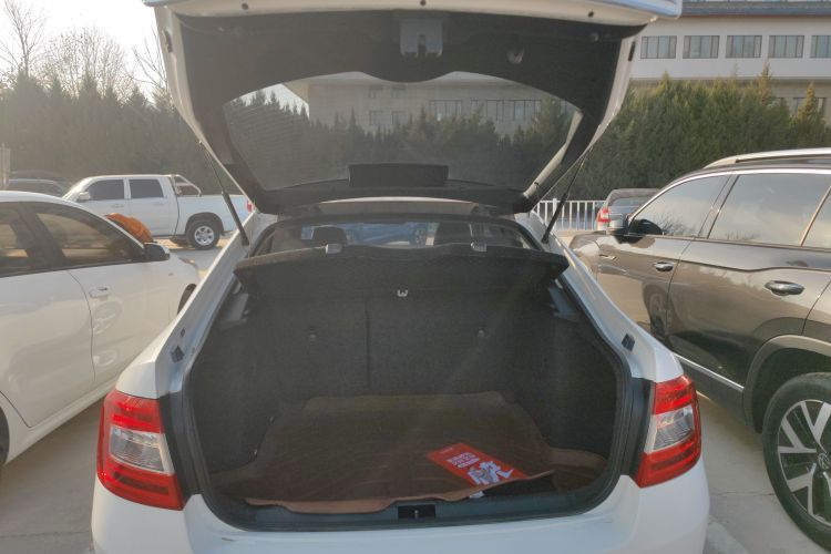 斯柯达 明锐 2015款 1.6L 手动逸俊版机舱底盘23