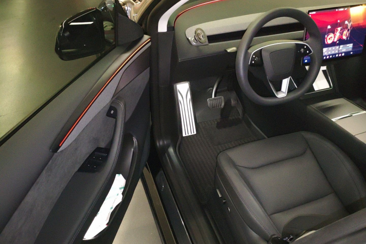 特斯拉 Model Y 2025款 长续航全轮驱动版中控内饰20