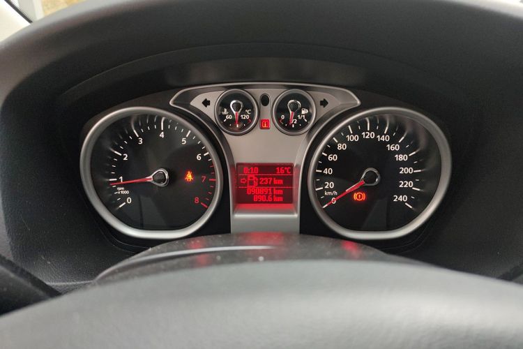 福特 福克斯 2013款 两厢经典 1.8L 手动基本型中控内饰15