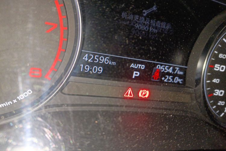 奥迪A4L 2019款 40 TFSI 进取型 国VI中控内饰15