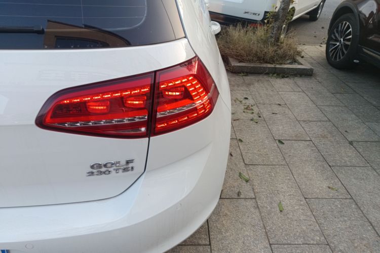 大众 高尔夫 2016款 230TSI 自动舒适型车身外观9