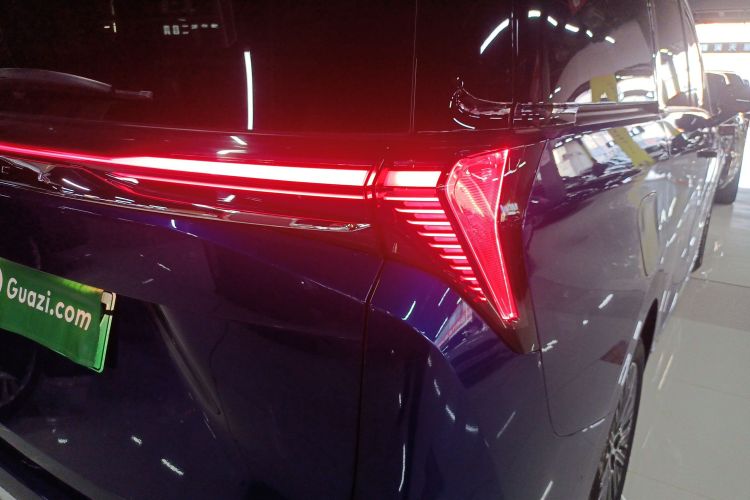 别克GL8新能源 2024款  陆尊 奢享版 7座车身外观9