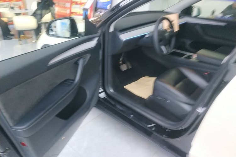 特斯拉 Model Y 2023款 后轮驱动版中控内饰20