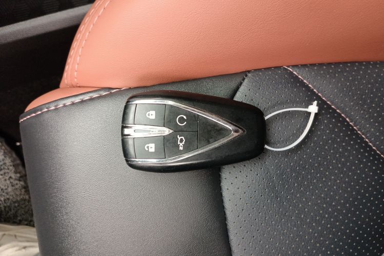 长安 逸动 2024款 PLUS 蓝鲸NE 1.4T GDI DCT高能版中控内饰7001