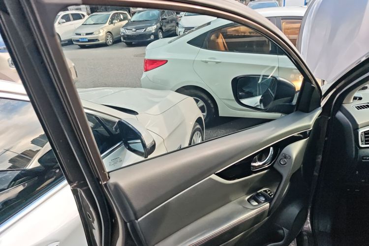 日产 逍客 2016款 2.0L CVT豪华版中控内饰7007