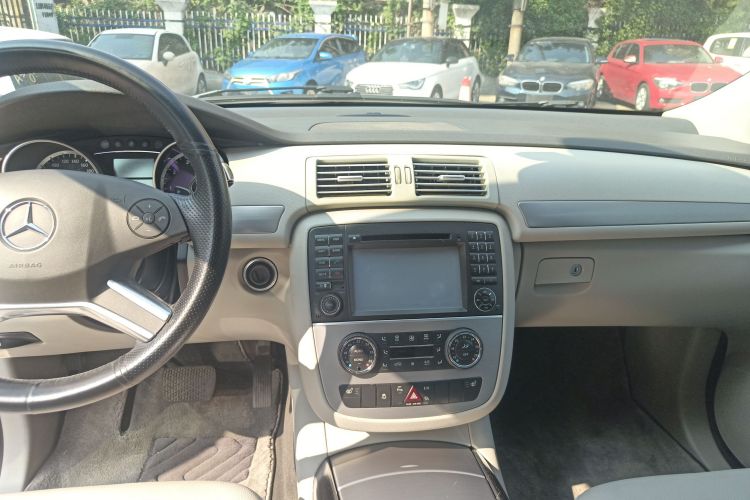 奔驰R级 2011款 R 300 L 商务型局部细节16