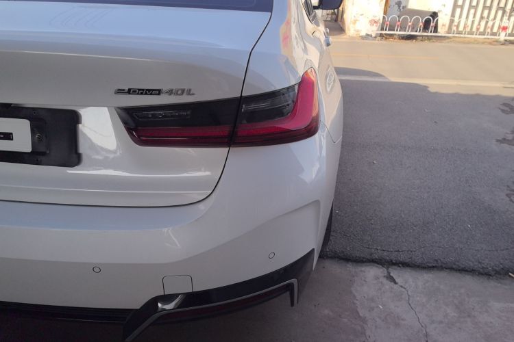 宝马i3 2024款 eDrive 40 L 曜夜套装车身外观9