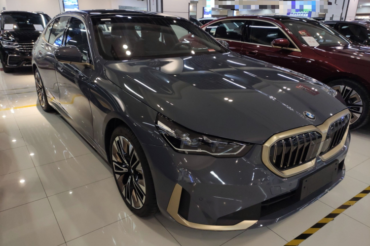 宝马5系 2024款 530Li 尊享型 豪华套装车身外观3