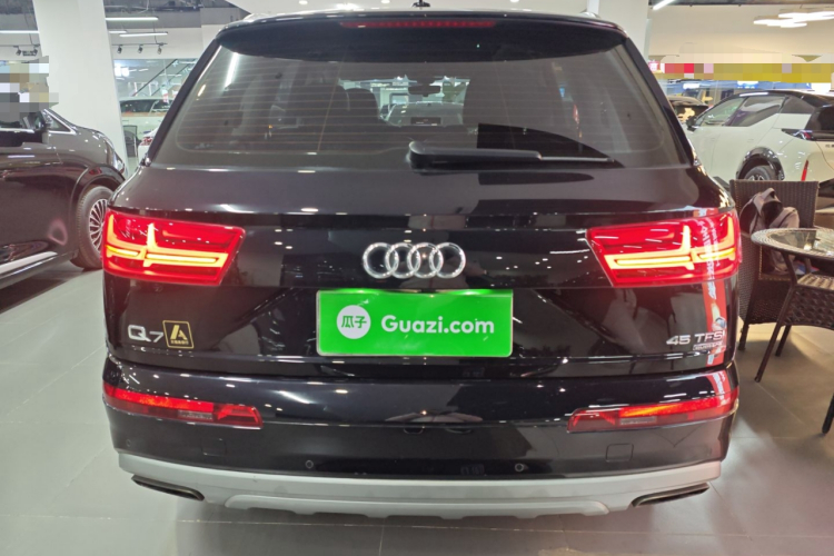 奥迪Q7 2019款 45 TFSI 舒适型车身外观6