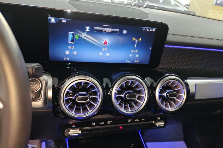 奔驰GLB 2024款 改款 GLB 220 时尚型中控内饰16