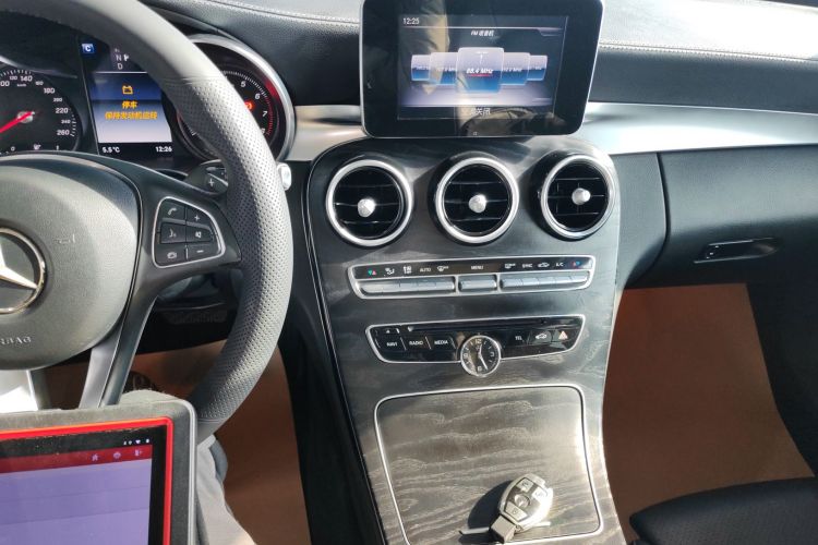 奔驰C级 2018款 C 200 L 运动版中控内饰16