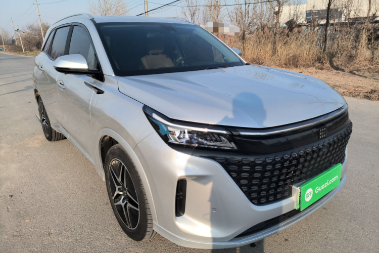 蓝电E5 2023款 1.5L DE-i 100KM臻享型 7座车身外观3