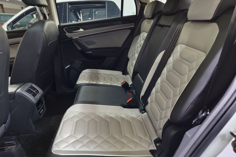 大众 探岳 2023款 300TSI 两驱豪华Plus进阶版中控内饰7004