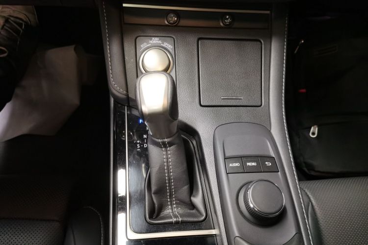 雷克萨斯ES 2015款 300h 舒适版中控内饰18