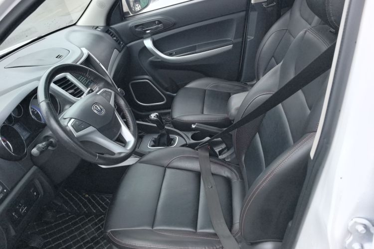 长安CS35 2016款 1.6L 手动豪华型 国IV中控内饰19