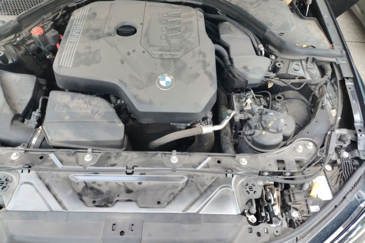 宝马3系 2024款 325i M运动套装局部细节9007