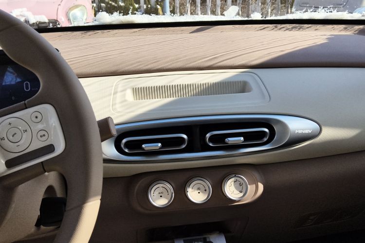 五菱汽车 宏光MINIEV 2025款 四门版 进阶款中控内饰16