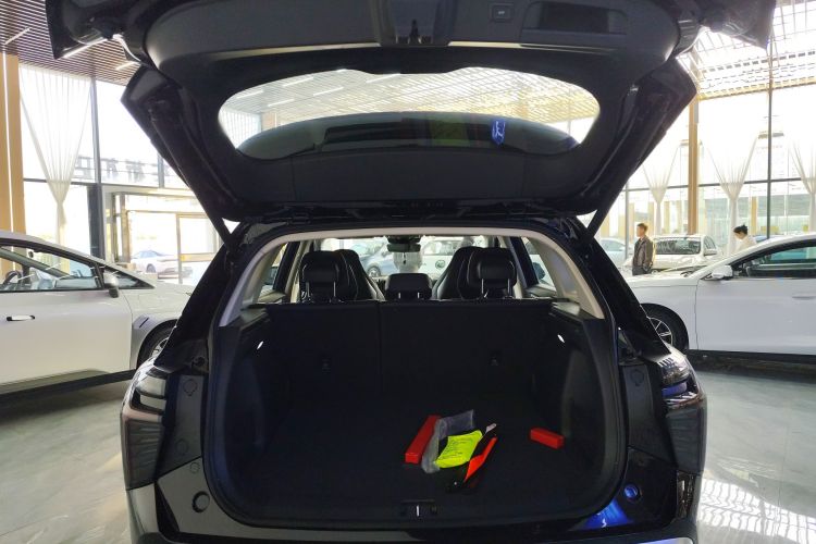 红旗HS3 PHEV 2024款 PHEV 115km 劲为版机舱底盘23