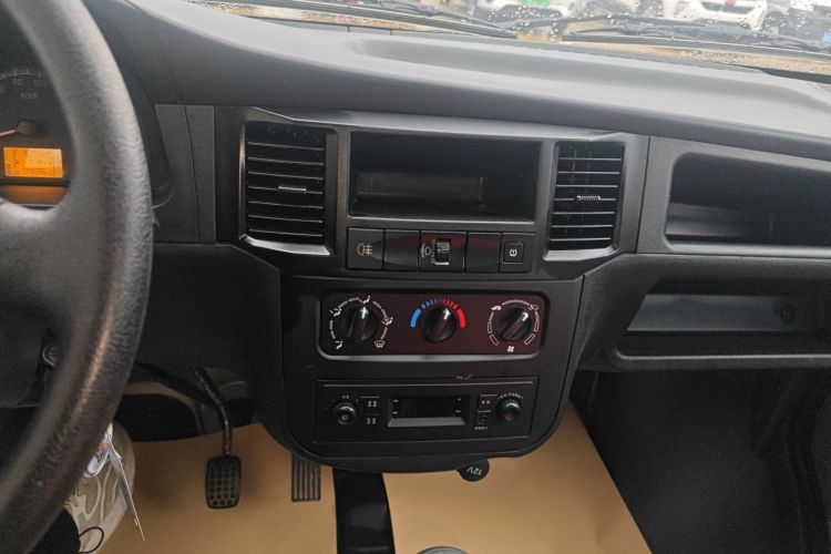 五菱汽车 五菱之光 2023款 1.5L 实用型 5/7座中控内饰16