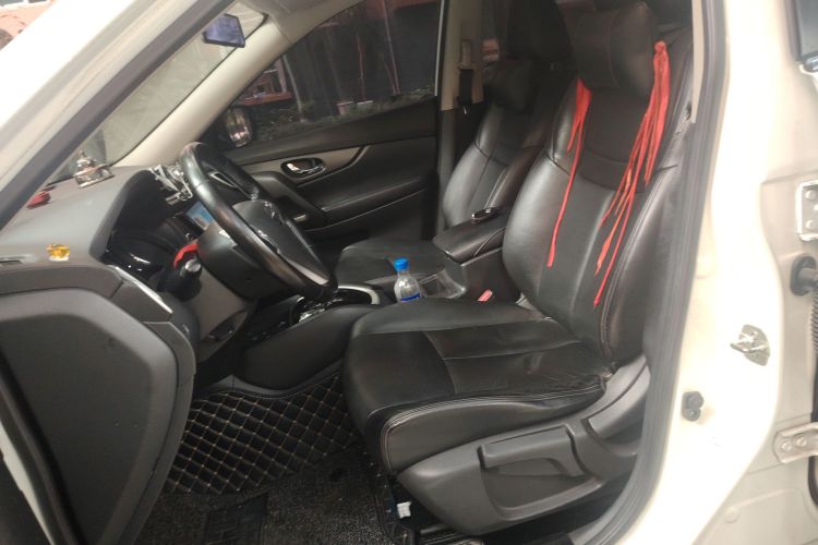 日产 奇骏 2014款 2.0L CVT舒适版 2WD局部细节19