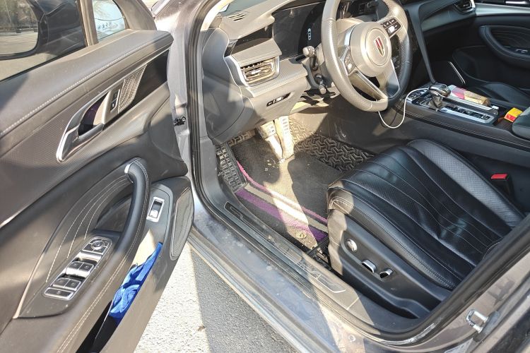 红旗H5 2023款 2.0T 自动智联旗畅版中控内饰7003