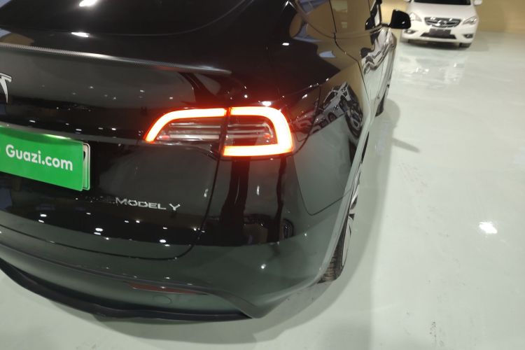 特斯拉 Model Y 2022款 后轮驱动版车身外观9