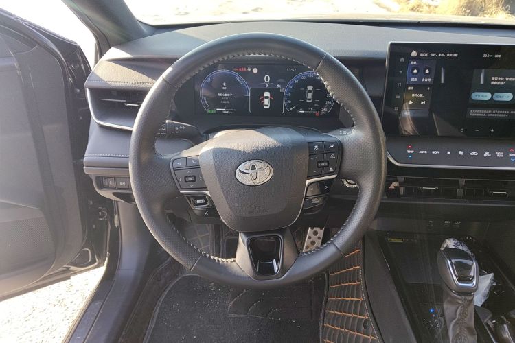 丰田 凯美瑞 2024款 双擎 2.0HXS 运动Plus版局部细节13