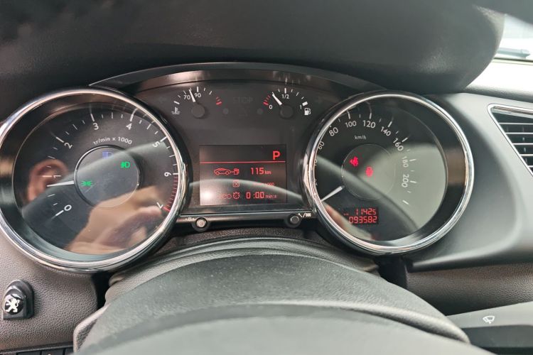 标致3008 2016款 1.6THP 自动经典版中控内饰14