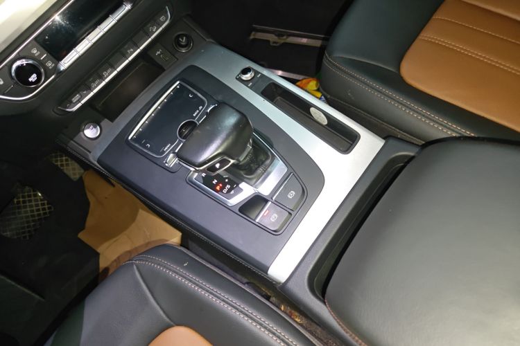 奥迪Q5L 2020款 改款 40 TFSI 荣享时尚型局部细节18