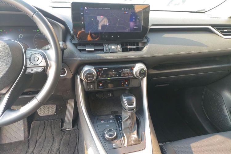 丰田 威兰达 2023款 双擎 2.5L E-CVT四驱尊贵版局部细节16