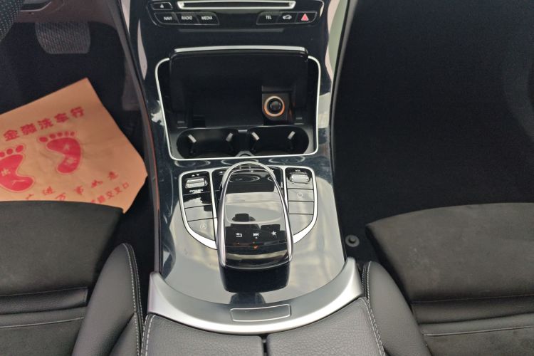 奔驰C级 2017款 C 200 运动版中控内饰18