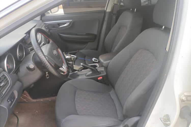 奔腾B50 2016款 1.6L 手动技术型中控内饰19