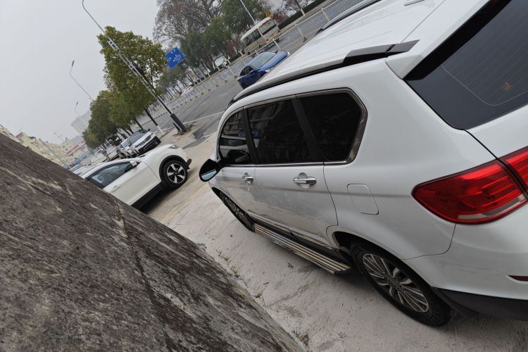 哈弗H6 2017款 蓝标 运动版 1.5T 自动两驱尊享型车身外观4