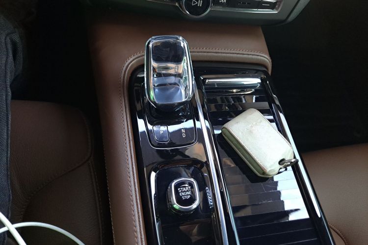 沃尔沃S90新能源 2022款 改款 T8 E驱混动 智逸豪华版局部细节18