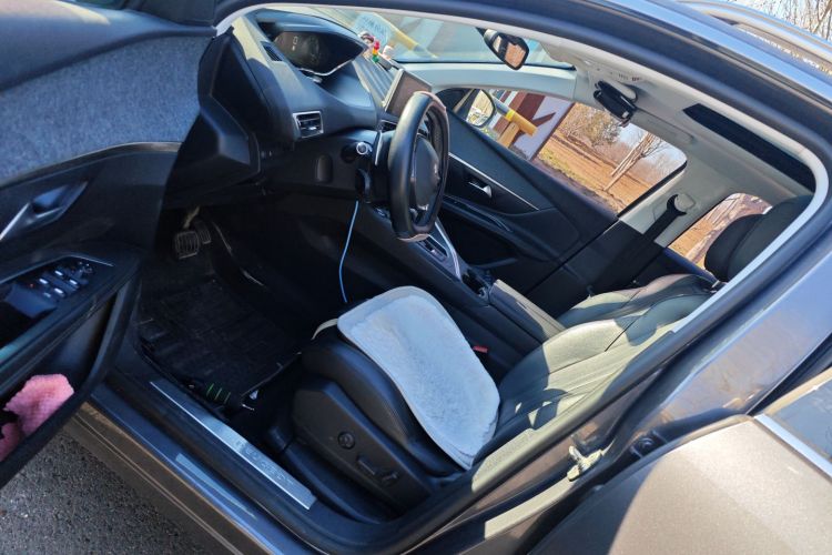 标致4008 2018款 350THP 豪华版中控内饰19