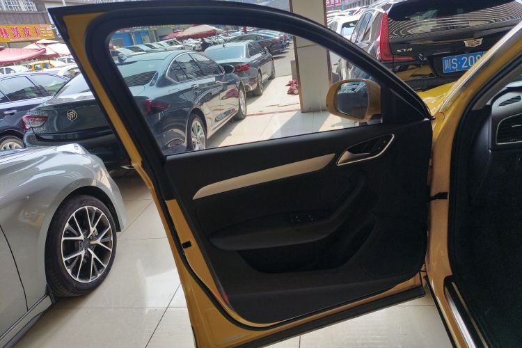 奥迪Q3 2017款 30 TFSI 时尚型中控内饰7007