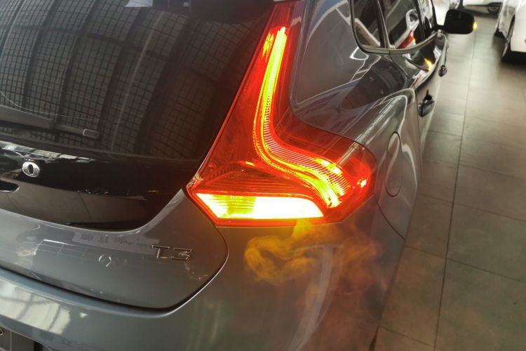 沃尔沃V40 2018款 T3 智尚版车身外观6006