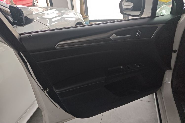 福特 蒙迪欧 2017款 改款 EcoBoost 180 时尚型中控内饰7007