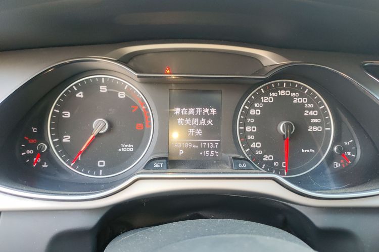 奥迪A4L 2015款 45 TFSI quattro个性运动型中控内饰14