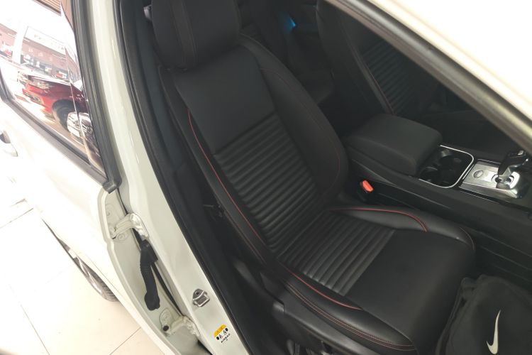 路虎 发现运动版 2022款 249PS 大都会版 5座局部细节41