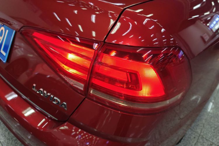 大众 朗逸 2015款 1.6L 自动舒适版车身外观9