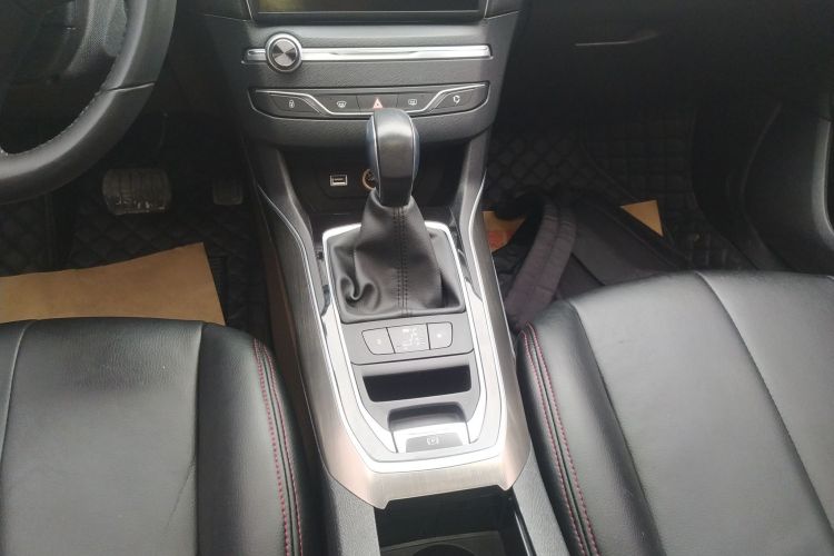 标致408 2014款 1.8L 自动豪华版中控内饰18