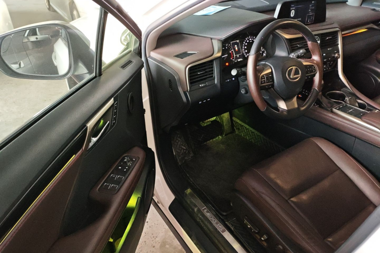 雷克萨斯RX 2020款 改款 300 两驱舒适版中控内饰20