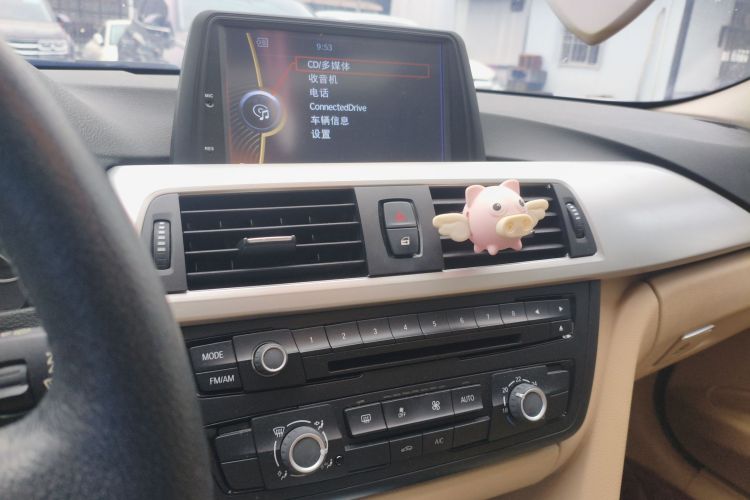 宝马3系 2014款 320i 进取型中控内饰16