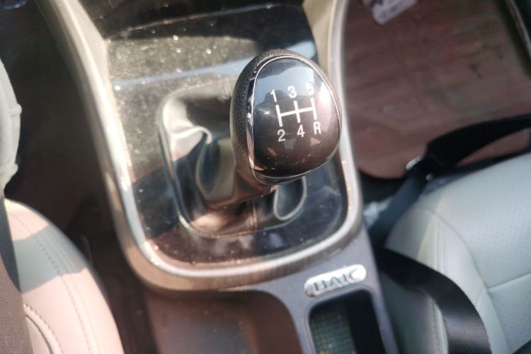 北汽幻速S5 2017款 1.3T 手动尊贵型中控内饰18