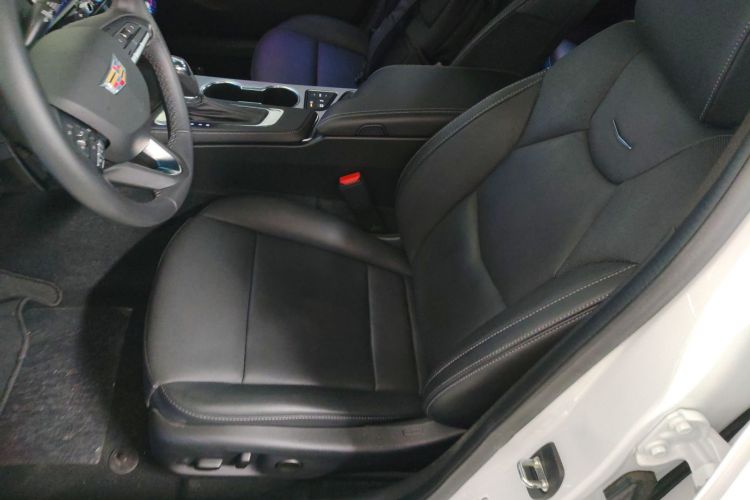 凯迪拉克CT4 2023款 28T 豪华型中控内饰19